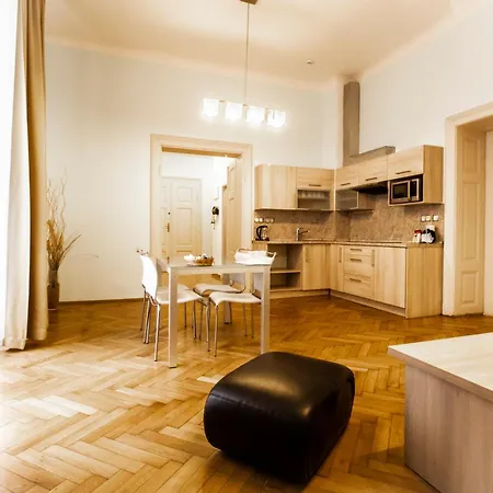 Aparthotel U černé Věže 4*